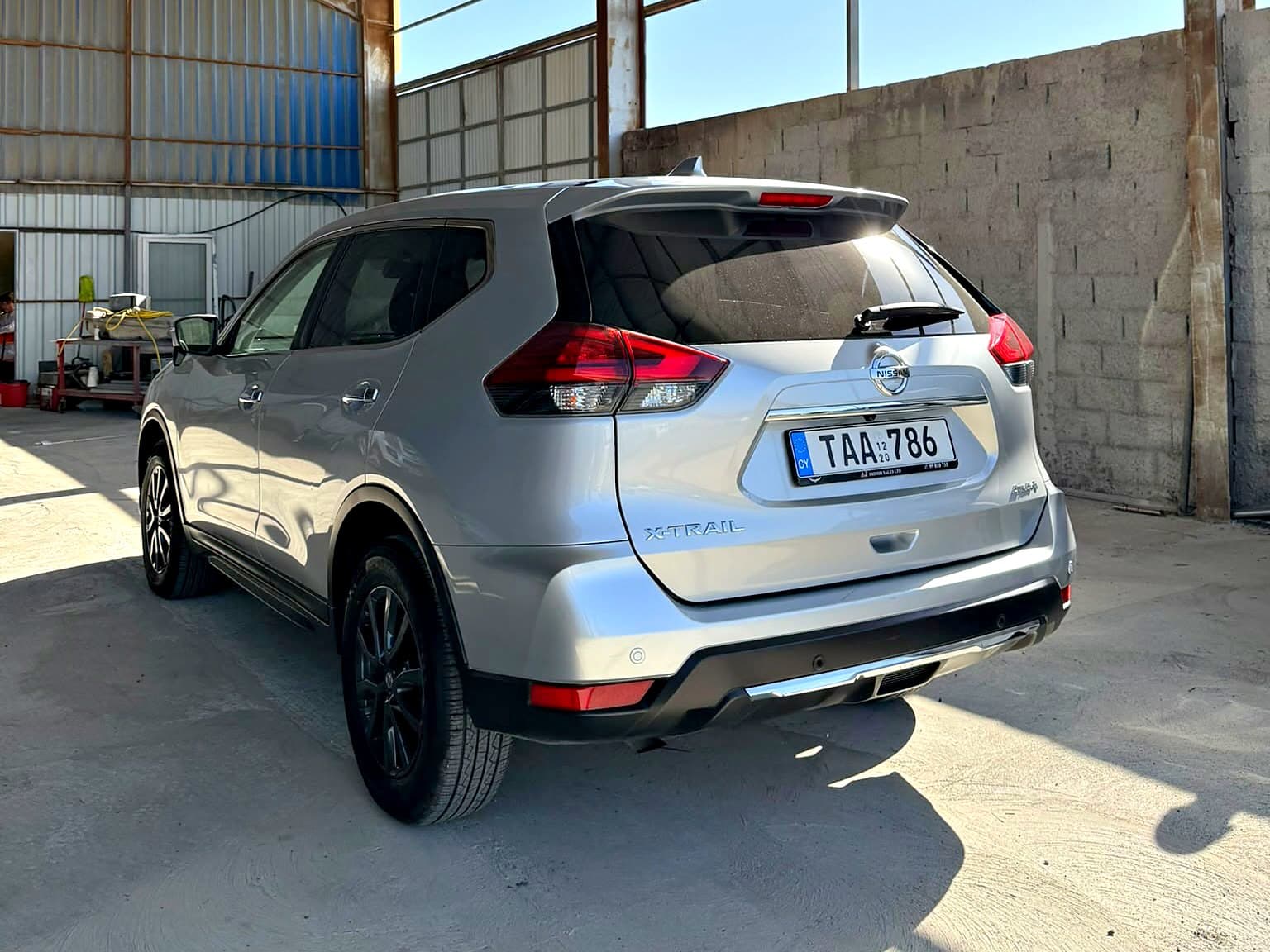 Nissan X-Trail 2.0 — 2